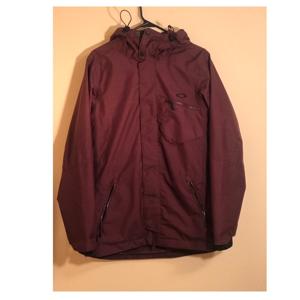 Maroon Oakley snowboarding jacket